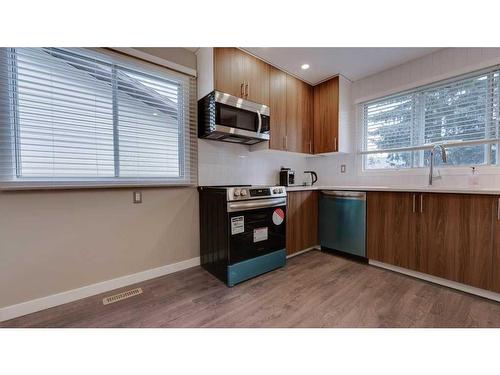 84 Templevale Way Ne, Calgary, AB - Indoor Photo Showing Kitchen