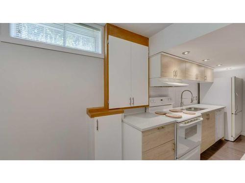 84 Templevale Way Ne, Calgary, AB - Indoor Photo Showing Kitchen