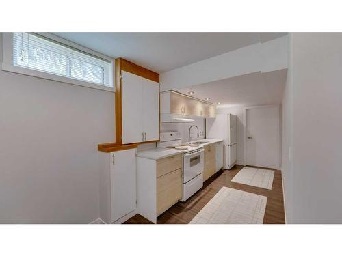 84 Templevale Way Ne, Calgary, AB - Indoor Photo Showing Kitchen