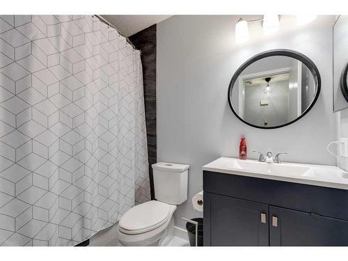 40 Templeridge Crescent Ne, Calgary, AB - Indoor Photo Showing Bathroom