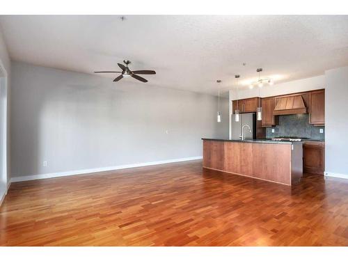 204-1828 14 Street Sw, Calgary, AB - Indoor Photo Showing Kitchen