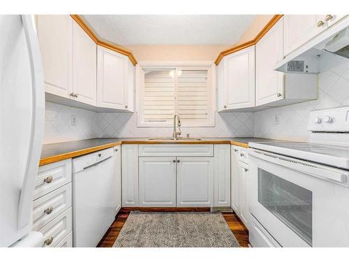 7818 21 Street Se, Calgary, AB - Indoor Photo Showing Kitchen With Double Sink