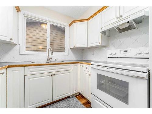 7818 21 Street Se, Calgary, AB - Indoor Photo Showing Kitchen With Double Sink