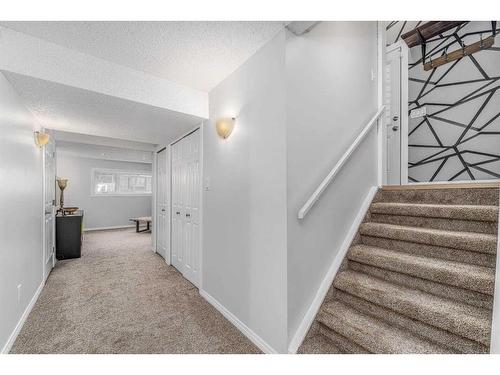 7818 21 Street Se, Calgary, AB - Indoor Photo Showing Other Room