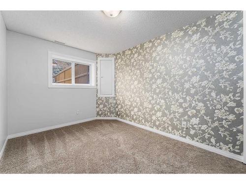 7818 21 Street Se, Calgary, AB - Indoor Photo Showing Other Room