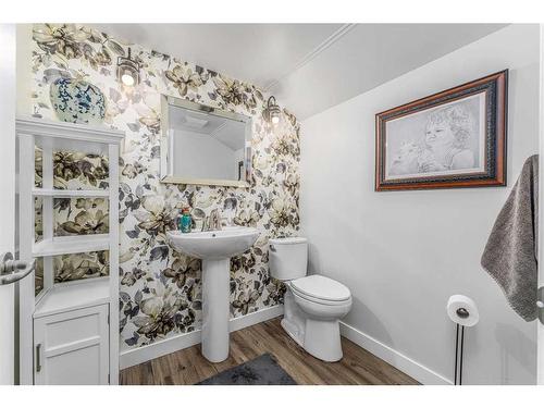 7818 21 Street Se, Calgary, AB - Indoor Photo Showing Bathroom