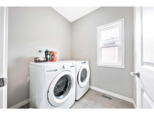 28 Walgrove Landing Se, Calgary, AB - Indoor Photo Showing Laundry Room