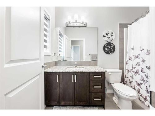 28 Walgrove Landing Se, Calgary, AB - Indoor Photo Showing Bathroom