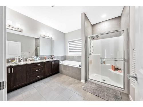 28 Walgrove Landing Se, Calgary, AB - Indoor Photo Showing Bathroom