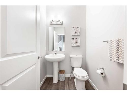 28 Walgrove Landing Se, Calgary, AB - Indoor Photo Showing Bathroom