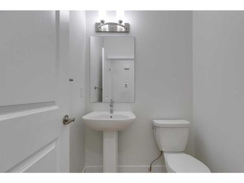 70 Saddlebred Place, Cochrane, AB - Indoor Photo Showing Bathroom