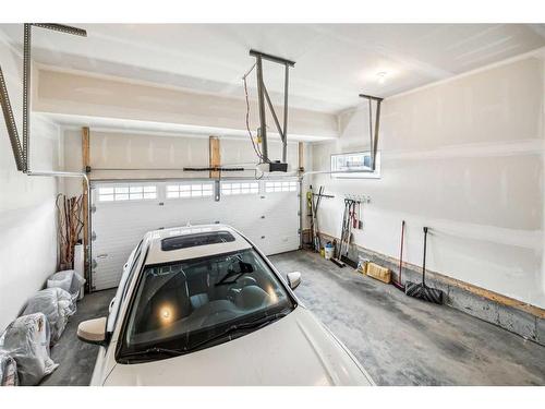 165 Nolanhurst Bay Nw, Calgary, AB - Indoor Photo Showing Garage