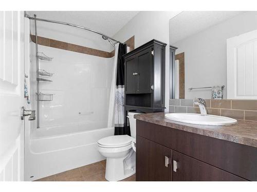 716 River Heights Crescent, Cochrane, AB - Indoor Photo Showing Bathroom