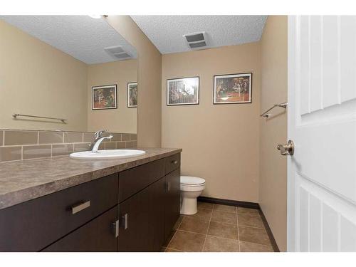 716 River Heights Crescent, Cochrane, AB - Indoor Photo Showing Bathroom