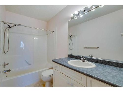 3338-1818 Simcoe Boulevard Sw, Calgary, AB - Indoor Photo Showing Bathroom