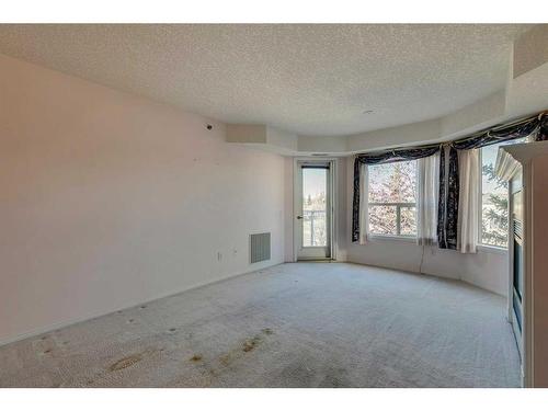 3338-1818 Simcoe Boulevard Sw, Calgary, AB - Indoor Photo Showing Other Room