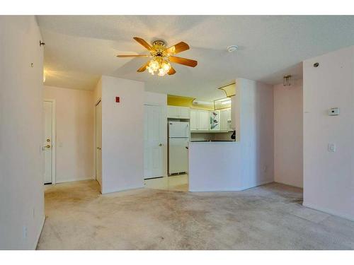 3338-1818 Simcoe Boulevard Sw, Calgary, AB - Indoor Photo Showing Kitchen