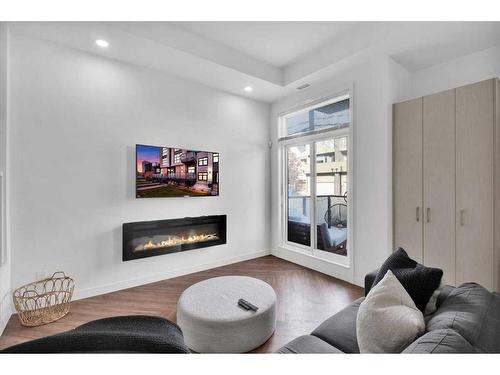 102-1709 35 Avenue Sw, Calgary, AB - Indoor Photo Showing Living Room With Fireplace