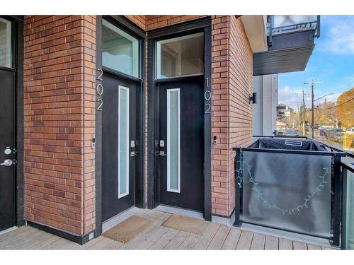 102-1709 35 Avenue Sw, Calgary, AB - Outdoor With Exterior