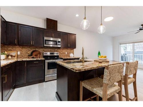 160 Cambridge Glen Drive, Strathmore, AB - Indoor Photo Showing Kitchen With Double Sink With Upgraded Kitchen