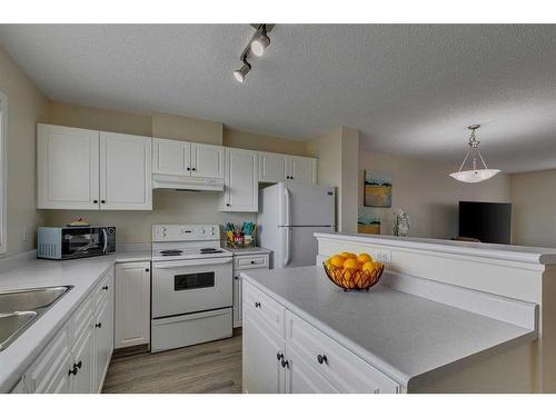 96 Prestwick Acres Lane Se, Calgary, AB - Indoor Photo Showing Kitchen