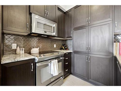 311-39 Quarry Gate Se, Calgary, AB - Indoor Photo Showing Kitchen With Upgraded Kitchen