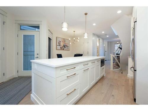 2040 48 Avenue Sw, Calgary, AB - Indoor Photo Showing Kitchen