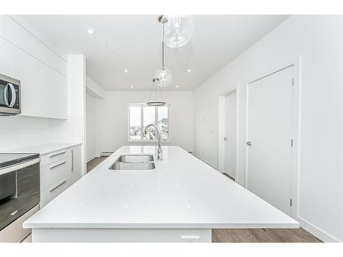 1305-60 Skyview Ranch Road Ne, Calgary, AB - Indoor Photo Showing Kitchen With Double Sink With Upgraded Kitchen