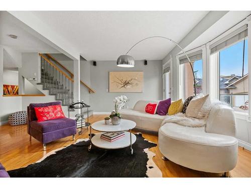 32 Patina Terrace Sw, Calgary, AB - Indoor Photo Showing Living Room