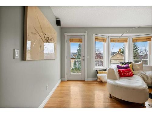 32 Patina Terrace Sw, Calgary, AB - Indoor Photo Showing Living Room