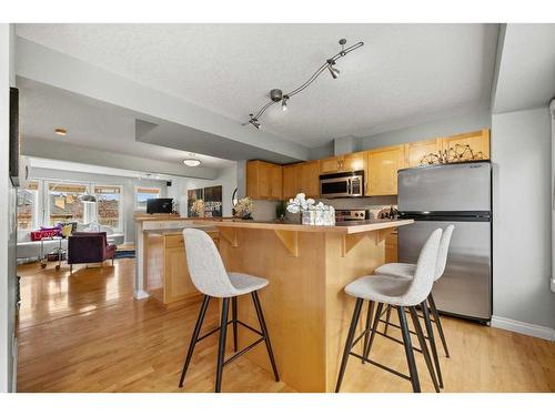 32 Patina Terrace Sw, Calgary, AB - Indoor Photo Showing Kitchen