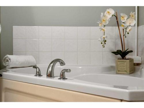 32 Patina Terrace Sw, Calgary, AB - Indoor Photo Showing Bathroom