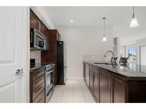 203-488 7 Avenue Ne, Calgary, AB - Indoor Photo Showing Kitchen With Upgraded Kitchen