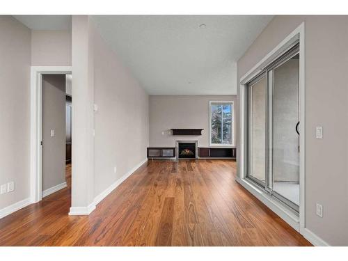 203-488 7 Avenue Ne, Calgary, AB - Indoor With Fireplace