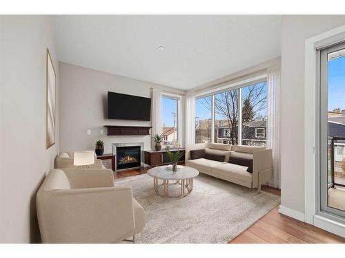 203-488 7 Avenue Ne, Calgary, AB - Indoor Photo Showing Living Room With Fireplace