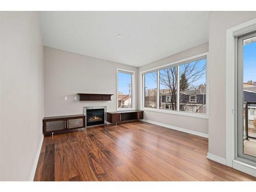 203-488 7 Avenue Ne, Calgary, AB - Indoor Photo Showing Living Room With Fireplace