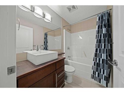 203-488 7 Avenue Ne, Calgary, AB - Indoor Photo Showing Bathroom