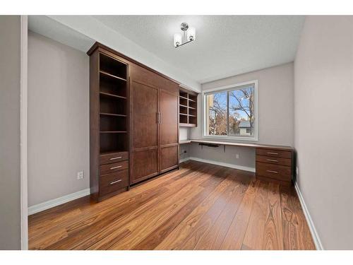 203-488 7 Avenue Ne, Calgary, AB - Indoor Photo Showing Other Room