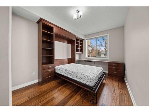 203-488 7 Avenue Ne, Calgary, AB - Indoor Photo Showing Bedroom