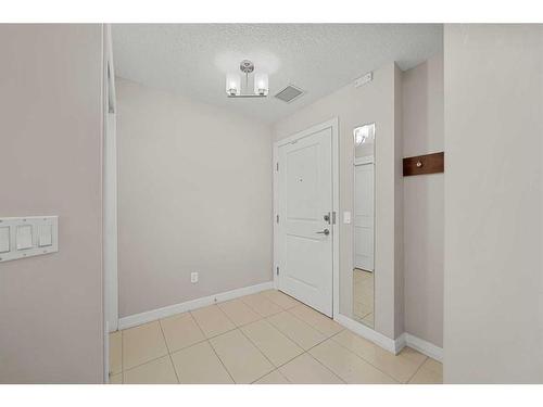 203-488 7 Avenue Ne, Calgary, AB - Indoor Photo Showing Other Room