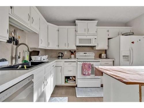 39 Strathclair Rise Sw, Calgary, AB - Indoor Photo Showing Kitchen With Double Sink