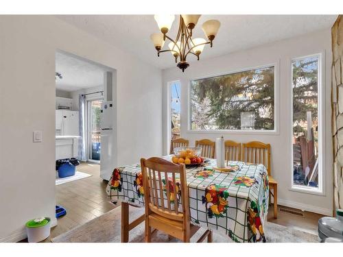 39 Strathclair Rise Sw, Calgary, AB - Indoor Photo Showing Dining Room