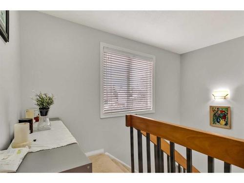 39 Strathclair Rise Sw, Calgary, AB - Indoor Photo Showing Other Room