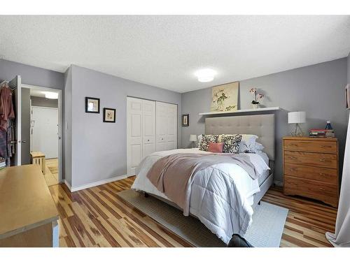 330-820 89 Avenue Sw, Calgary, AB - Indoor Photo Showing Bedroom