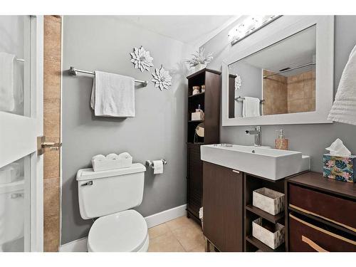 330-820 89 Avenue Sw, Calgary, AB - Indoor Photo Showing Bathroom