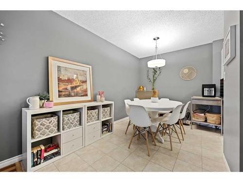 330-820 89 Avenue Sw, Calgary, AB - Indoor Photo Showing Dining Room