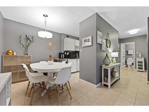 330-820 89 Avenue Sw, Calgary, AB - Indoor Photo Showing Dining Room