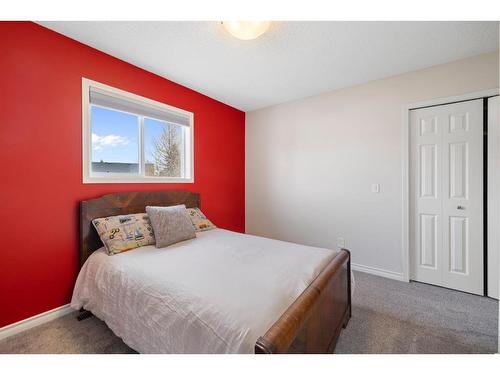 71 Tipping Close Se, Airdrie, AB - Indoor Photo Showing Bedroom