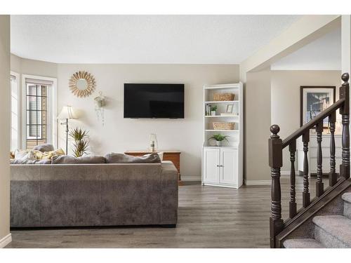 71 Tipping Close Se, Airdrie, AB - Indoor Photo Showing Living Room