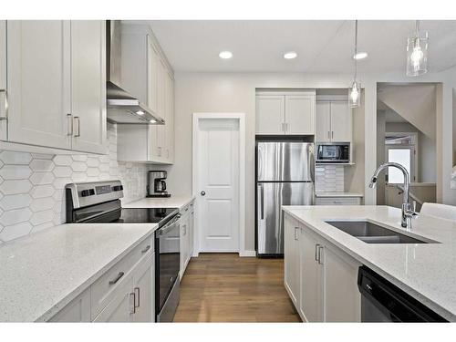 618 Kingsmere Way Se, Airdrie, AB - Indoor Photo Showing Kitchen With Stainless Steel Kitchen With Double Sink With Upgraded Kitchen